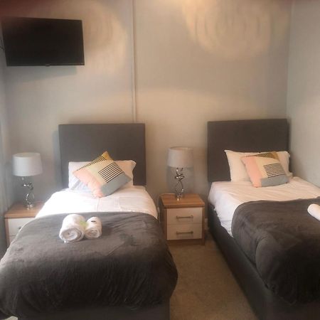 The Bowers Bar & Restaurant Hotel บอลลินโรบ ภายนอก รูปภาพ