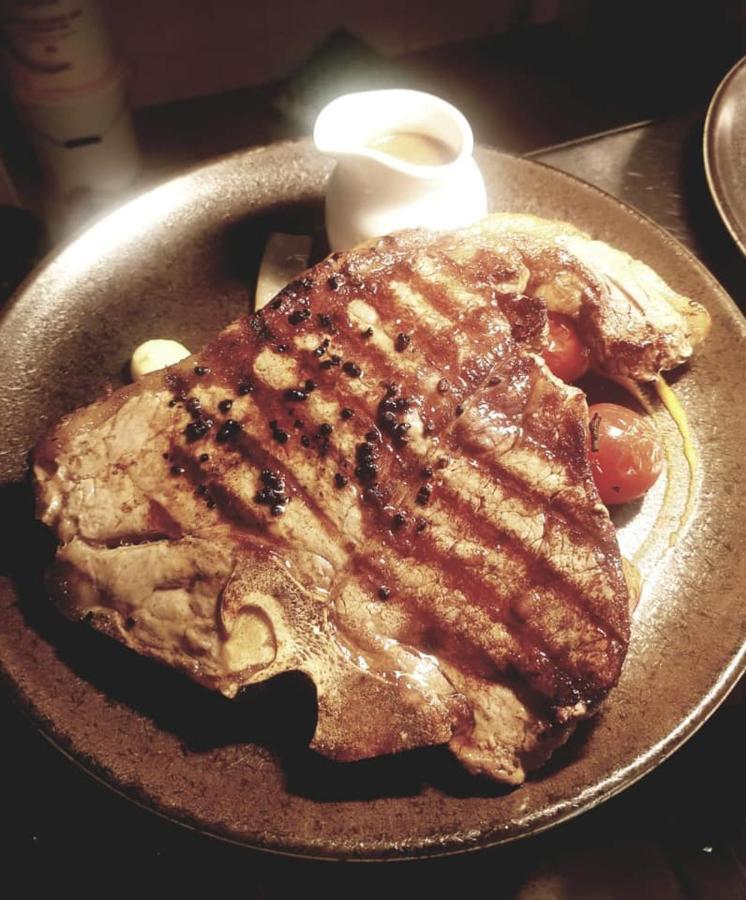 The Bowers Bar & Restaurant Hotel บอลลินโรบ ภายนอก รูปภาพ