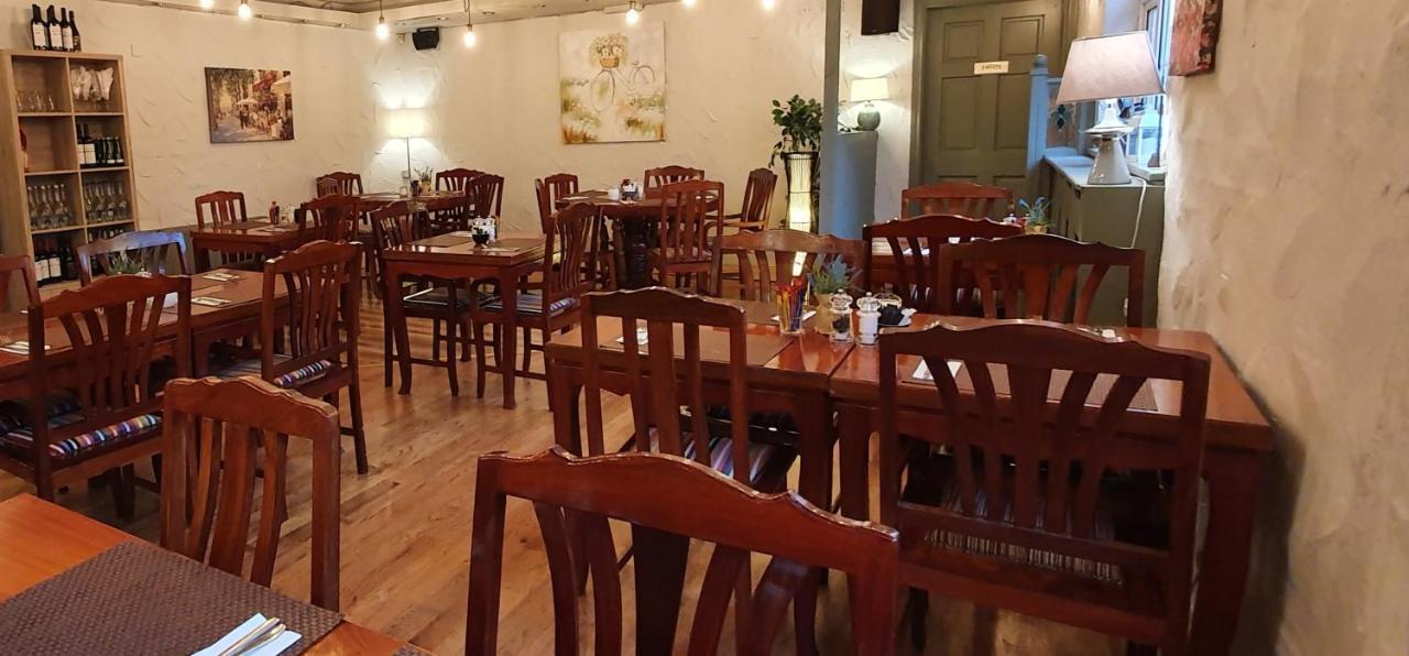 The Bowers Bar & Restaurant Hotel บอลลินโรบ ภายนอก รูปภาพ