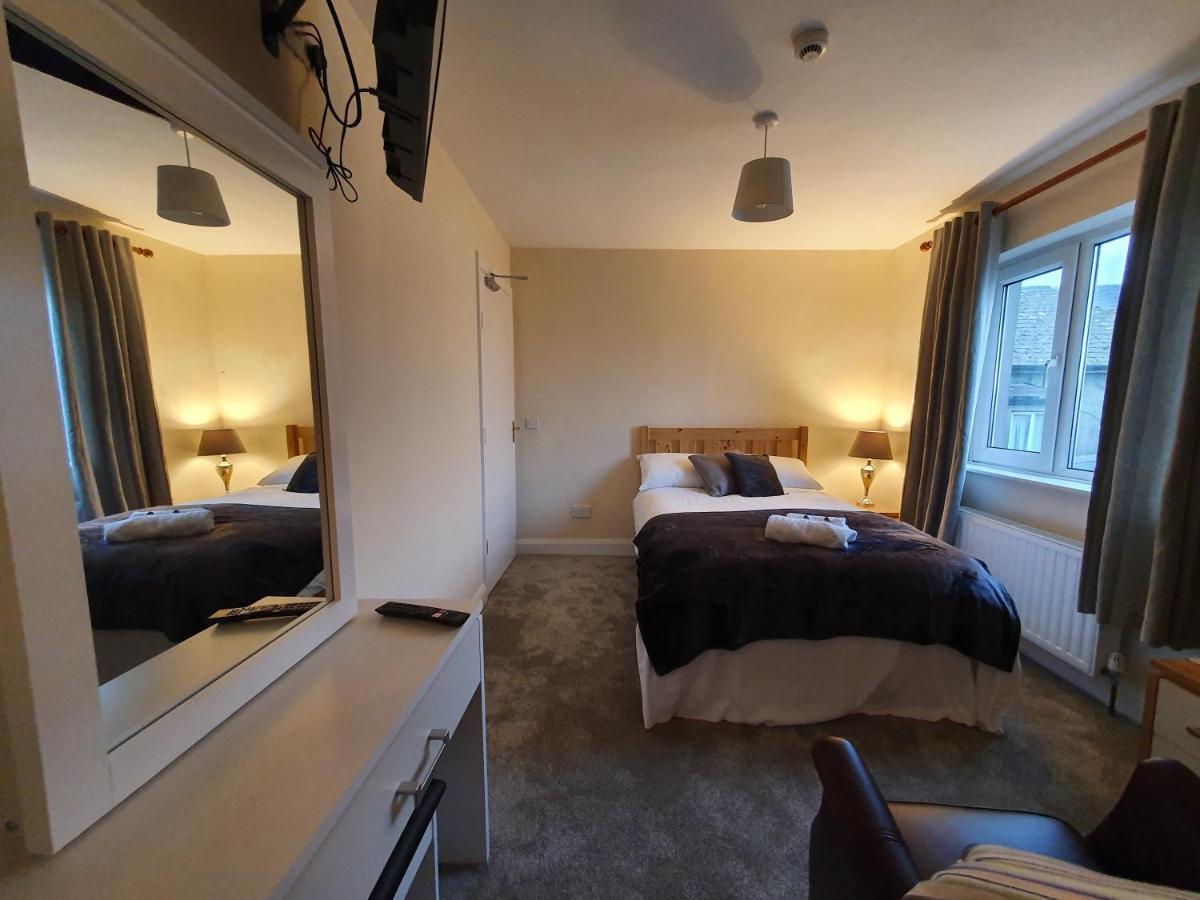The Bowers Bar & Restaurant Hotel บอลลินโรบ ภายนอก รูปภาพ